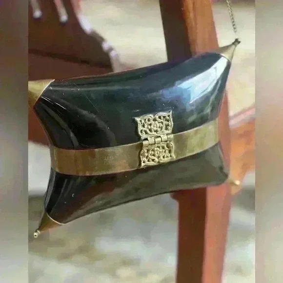 Vintage clutch gold and black purple velvet interior. Rare. Chain handle 18” - Picture 6 of 14